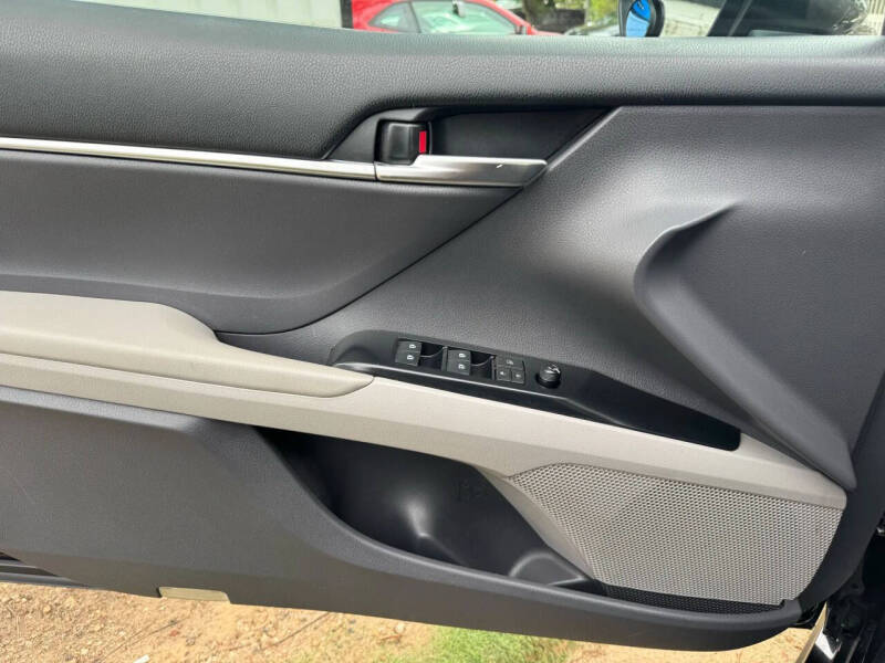 2019 Toyota Camry SE - Image 17