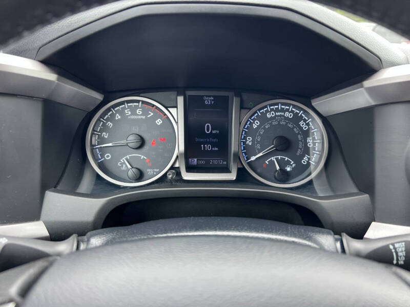 2019 Toyota Tacoma SR5 V6 4x4 SR5 V6 4dr Double Cab 5.0 ft SB - Image 18