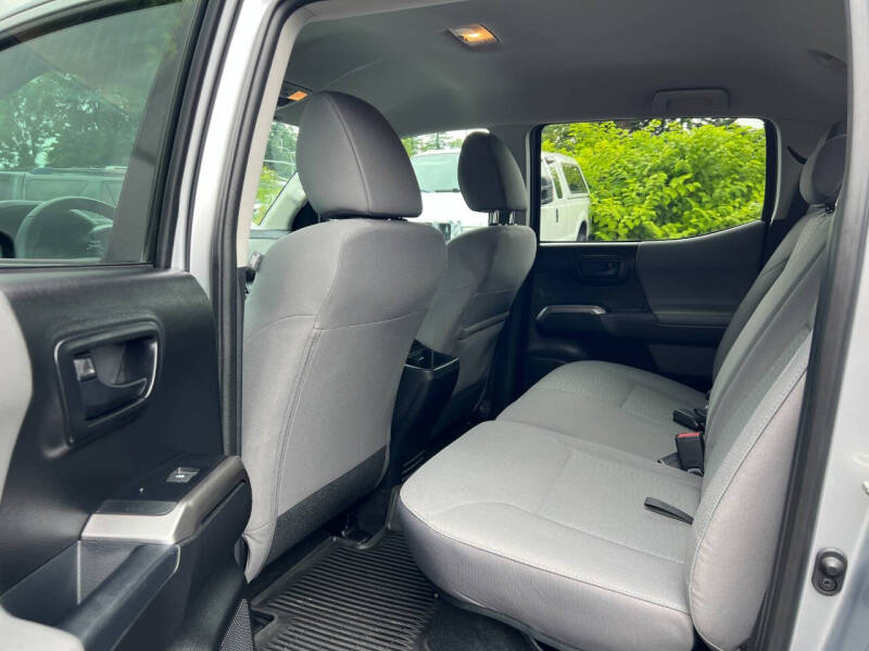 2019 Toyota Tacoma SR5 V6 4x4 SR5 V6 4dr Double Cab 5.0 ft SB - Image 10