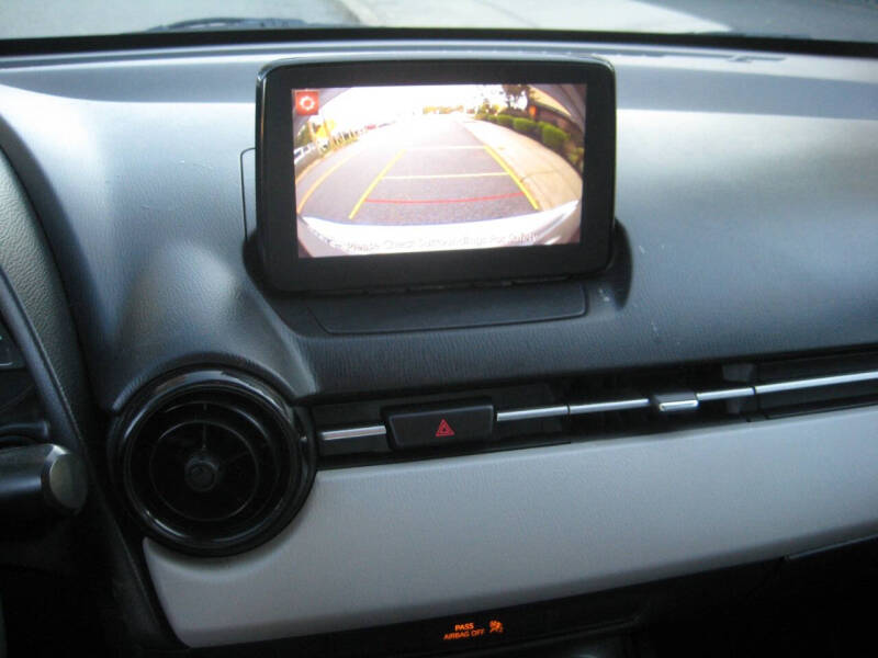 2019 Toyota Yaris L L 4dr Sedan 6A - Image 20