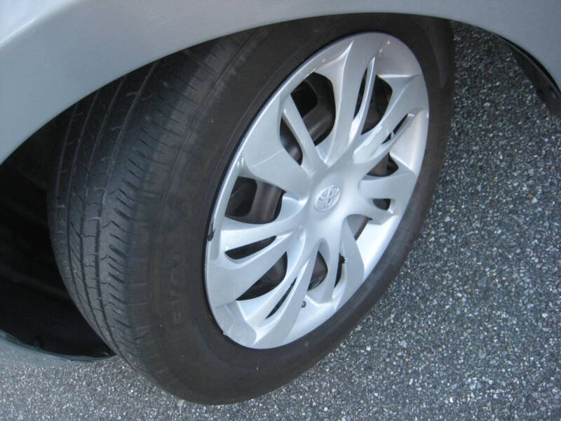 2019 Toyota Yaris L L 4dr Sedan 6A - Image 23