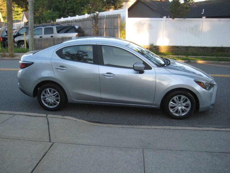 2019 Toyota Yaris L L 4dr Sedan 6A - Image 4
