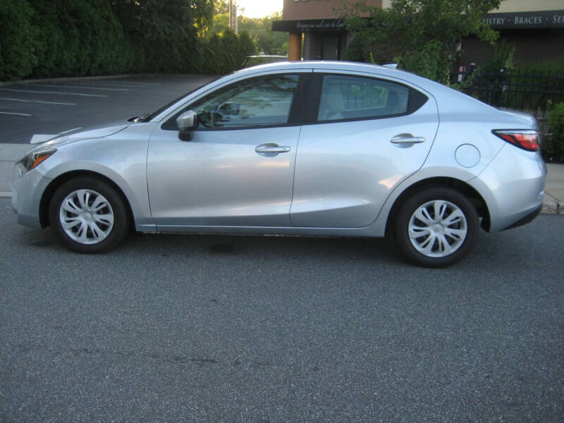 2019 Toyota Yaris L L 4dr Sedan 6A - Image 8