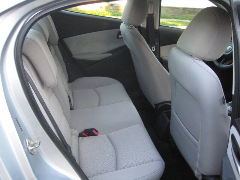 2019 Toyota Yaris L L 4dr Sedan 6A - Image 10