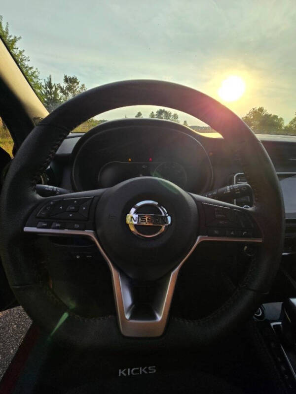 2020 Nissan Kicks SR - Image 13