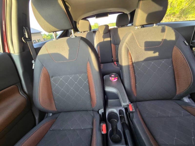 2020 Nissan Kicks SR - Image 14