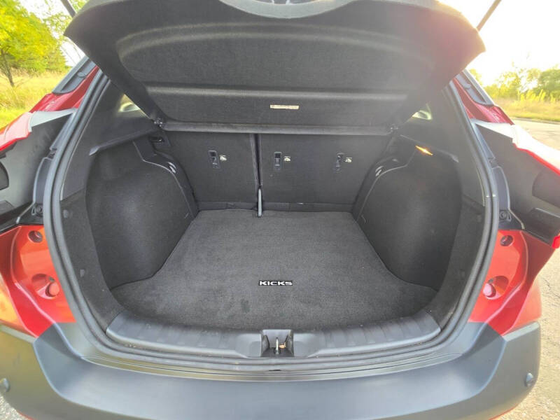 2020 Nissan Kicks SR - Image 18