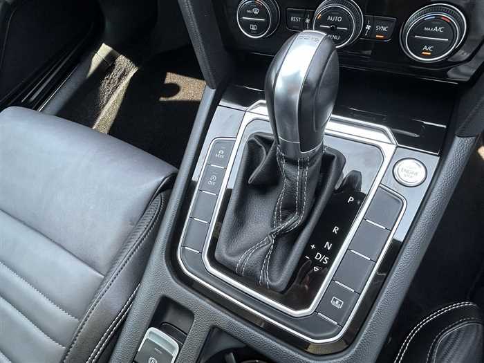 2019 Volkswagen Passat - Image 11