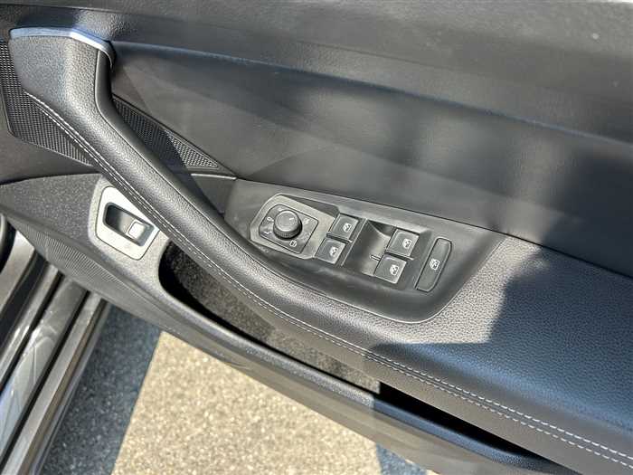 2019 Volkswagen Passat - Image 9