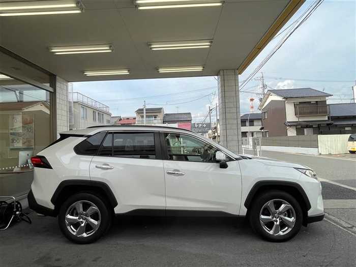 2020 Toyota RAV4 - Image 3