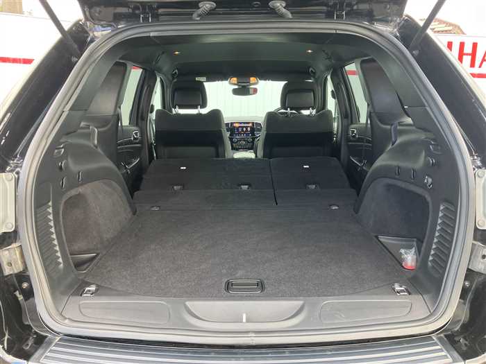 2020 Jeep Grand Cherokee - Image 2