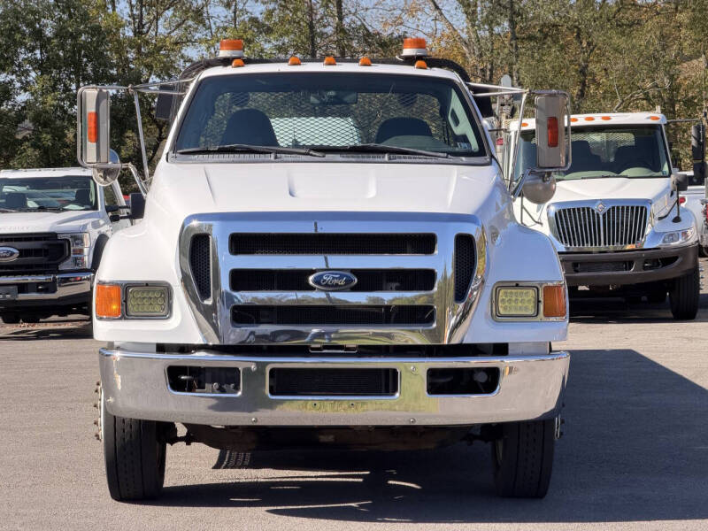 2013 Ford F-750 Super Duty Regular Cab Rollback - Image 2