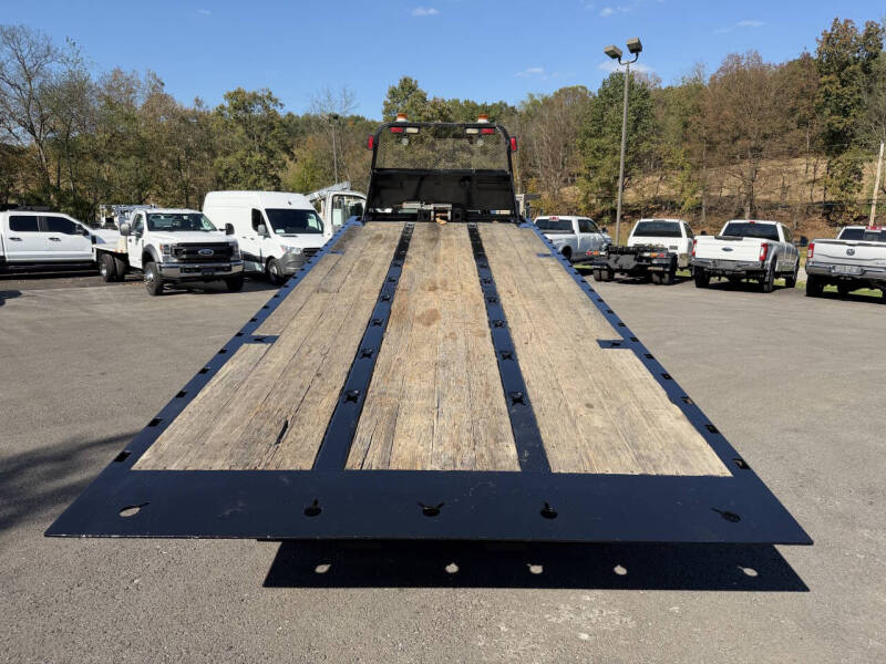 2013 Ford F-750 Super Duty Regular Cab Rollback - Image 12