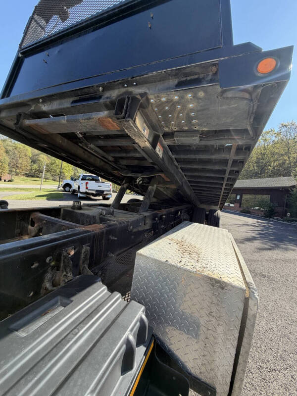 2013 Ford F-750 Super Duty Regular Cab Rollback - Image 13