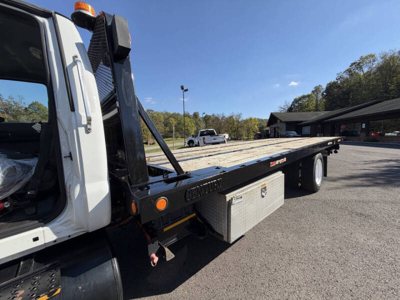 2013 Ford F-750 Super Duty Regular Cab Rollback - Image 19