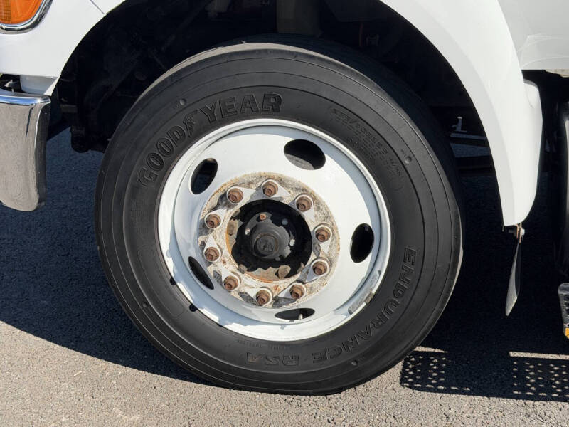 2013 Ford F-750 Super Duty Regular Cab Rollback - Image 21