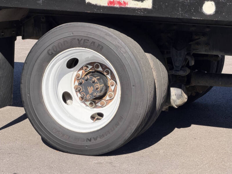 2013 Ford F-750 Super Duty Regular Cab Rollback - Image 22