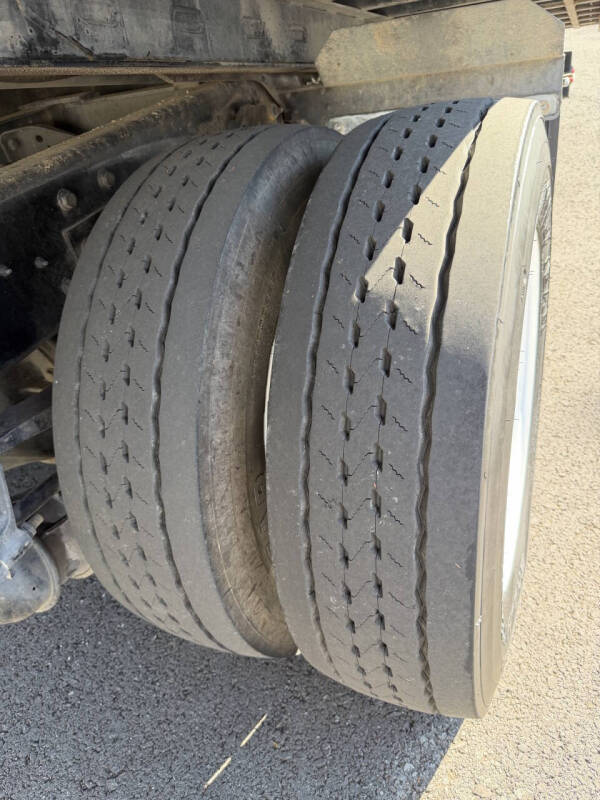 2013 Ford F-750 Super Duty Regular Cab Rollback - Image 23