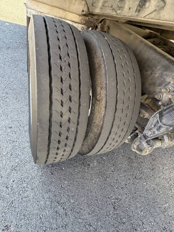 2013 Ford F-750 Super Duty Regular Cab Rollback - Image 24