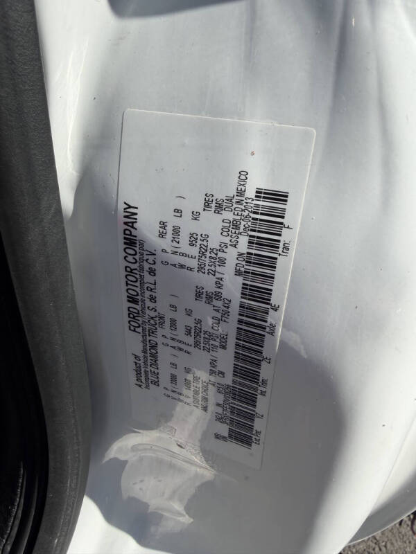 2013 Ford F-750 Super Duty Regular Cab Rollback - Image 26
