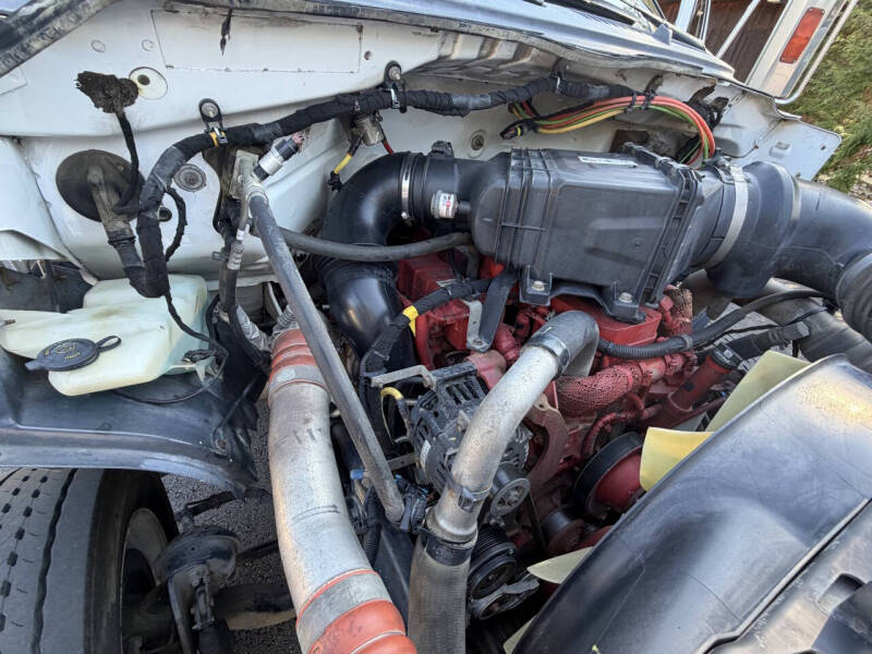 2013 Ford F-750 Super Duty Regular Cab Rollback - Image 29