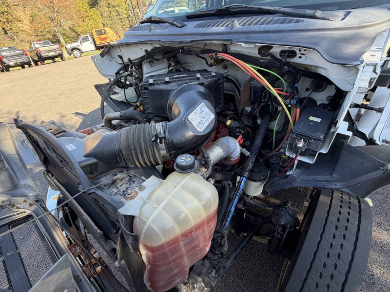 2013 Ford F-750 Super Duty Regular Cab Rollback - Image 30