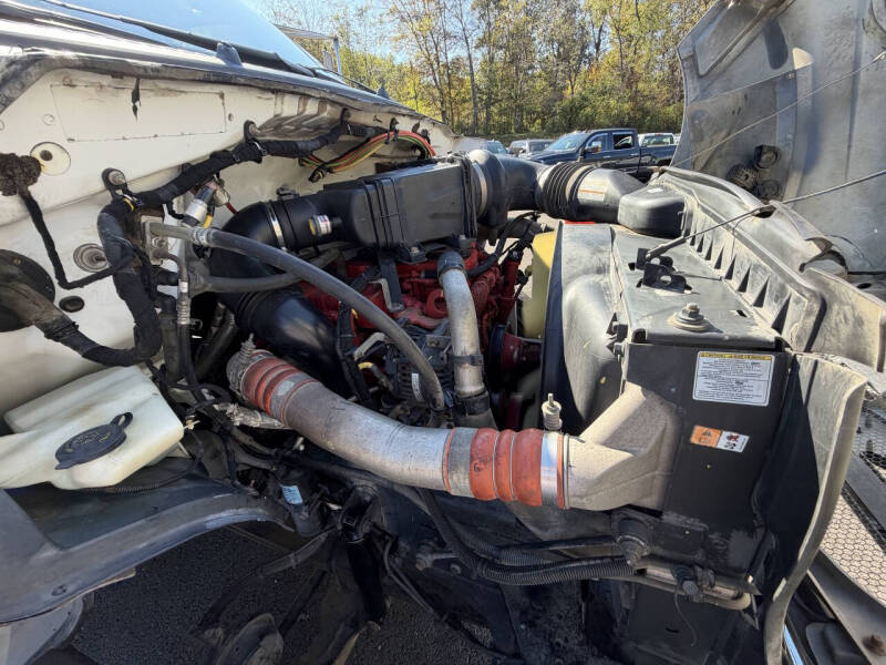 2013 Ford F-750 Super Duty Regular Cab Rollback - Image 32