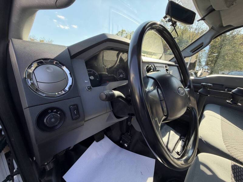 2013 Ford F-750 Super Duty Regular Cab Rollback - Image 34