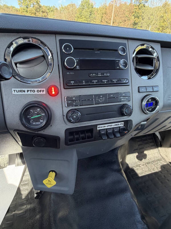 2013 Ford F-750 Super Duty Regular Cab Rollback - Image 36