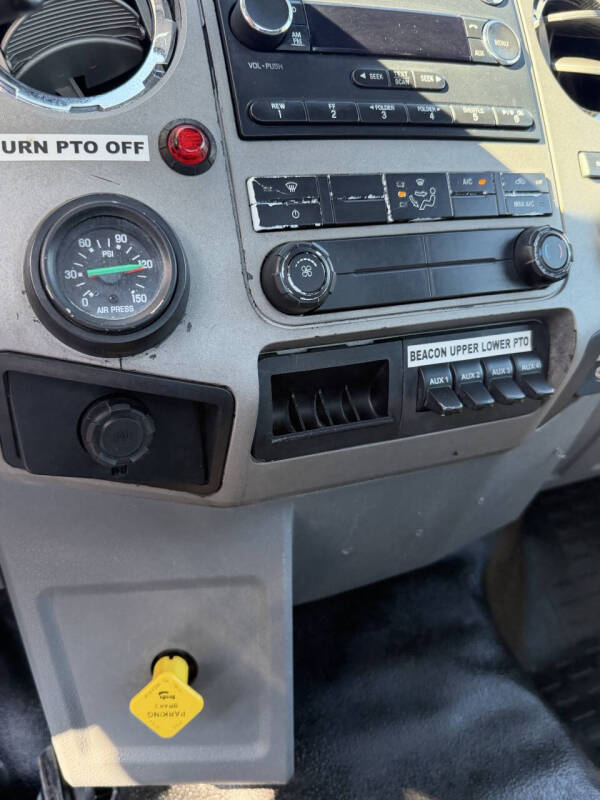 2013 Ford F-750 Super Duty Regular Cab Rollback - Image 37
