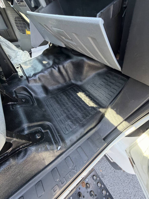 2013 Ford F-750 Super Duty Regular Cab Rollback - Image 40