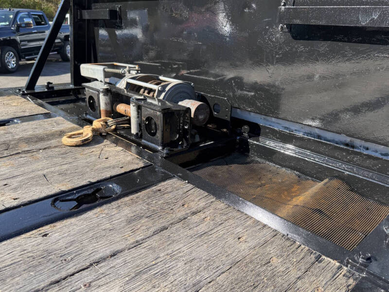 2013 Ford F-750 Super Duty Regular Cab Rollback - Image 7