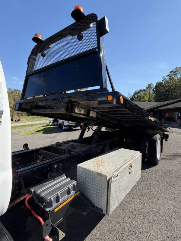2013 Ford F-750 Super Duty Regular Cab Rollback - Image 9