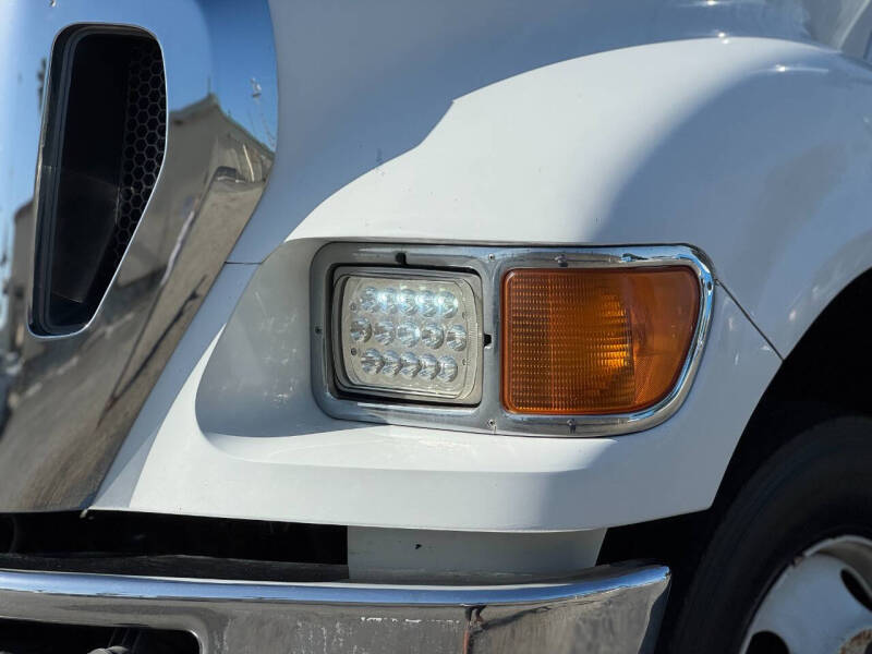 2015 Ford F-750 Super Duty 4X2 2dr Regular Cab 146-281 in. WB - Image 3