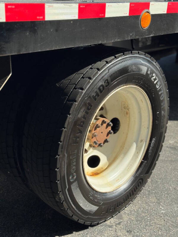 2015 Ford F-750 Super Duty 4X2 2dr Regular Cab 146-281 in. WB - Image 19
