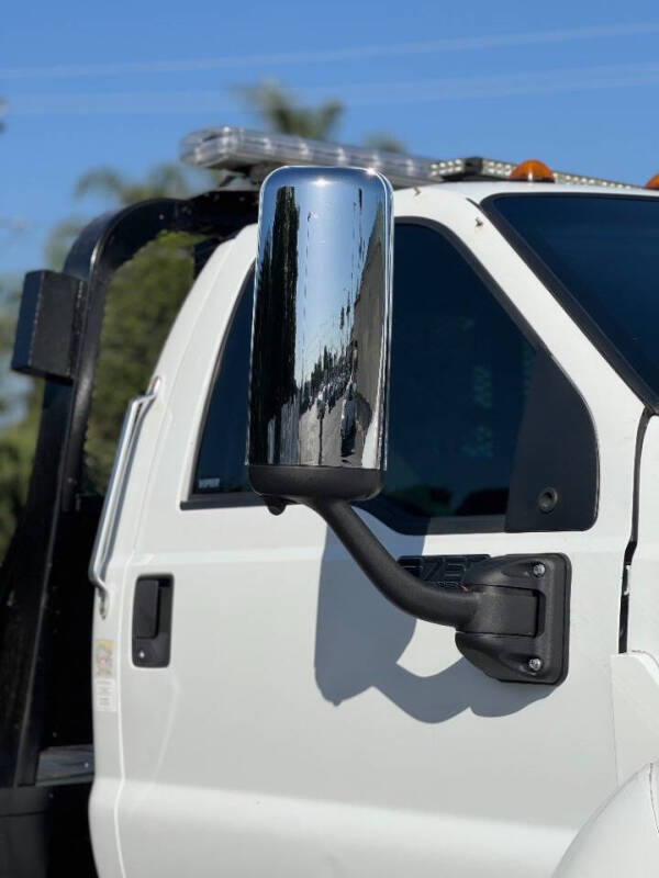 2015 Ford F-750 Super Duty 4X2 2dr Regular Cab 146-281 in. WB - Image 5