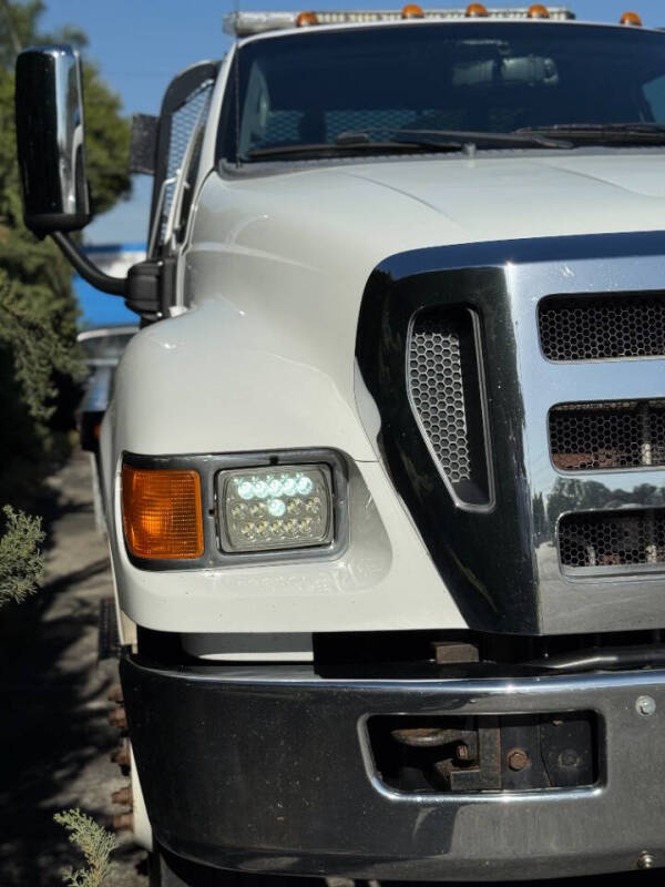 2015 Ford F-750 Super Duty 4X2 2dr Regular Cab 146-281 in. WB - Image 38