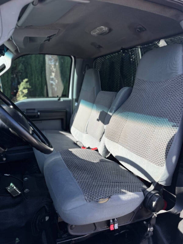 2015 Ford F-750 Super Duty 4X2 2dr Regular Cab 146-281 in. WB - Image 39