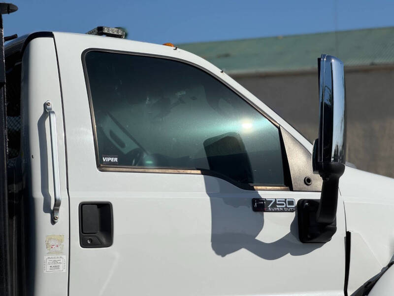 2015 Ford F-750 Super Duty 4X2 2dr Regular Cab 146-281 in. WB - Image 7