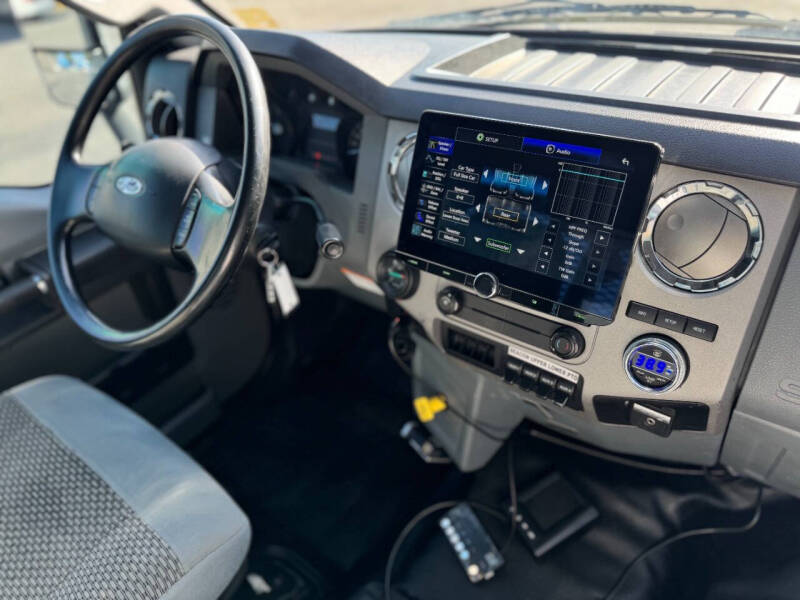 2015 Ford F-750 Super Duty 4X2 2dr Regular Cab 146-281 in. WB - Image 53