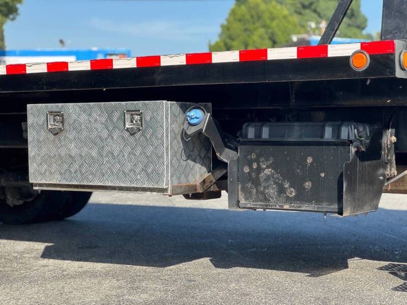 2015 Ford F-750 Super Duty 4X2 2dr Regular Cab 146-281 in. WB - Image 9