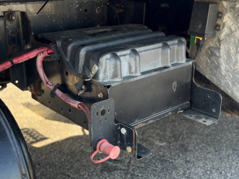 2015 Ford F-750 Super Duty 4X2 2dr Regular Cab 146-281 in. WB - Image 11