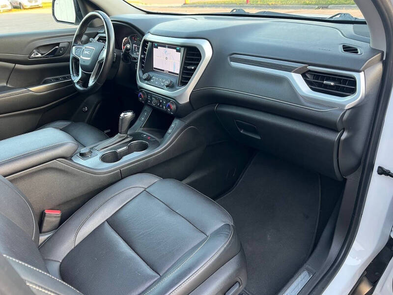 2019 GMC Acadia SLT-1 - Image 2