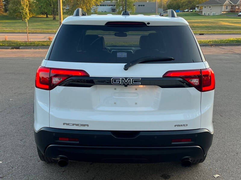 2019 GMC Acadia SLT-1 - Image 17