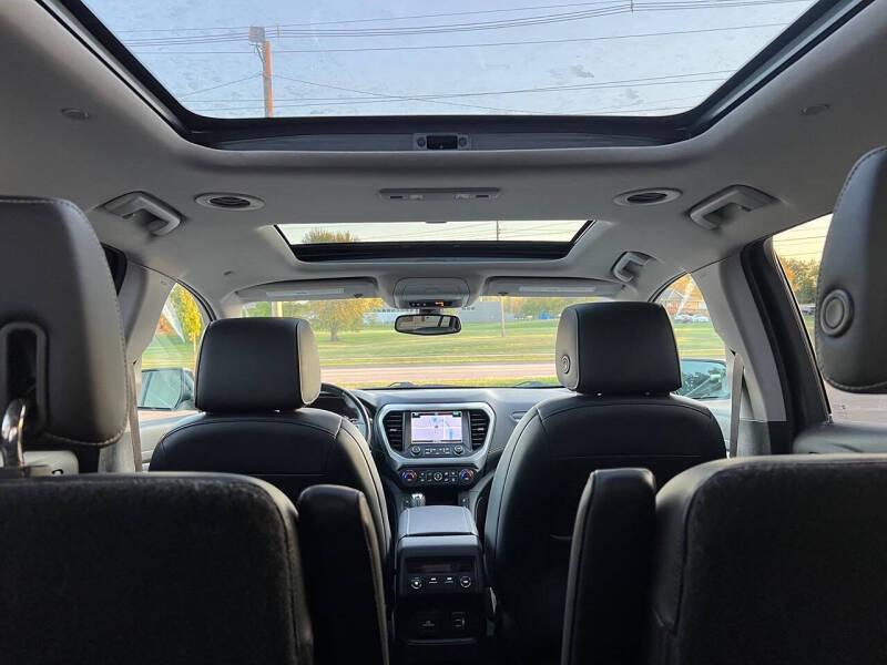 2019 GMC Acadia SLT-1 - Image 3