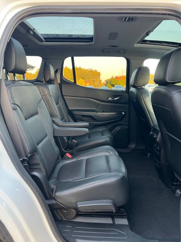 2019 GMC Acadia SLT-1 - Image 32