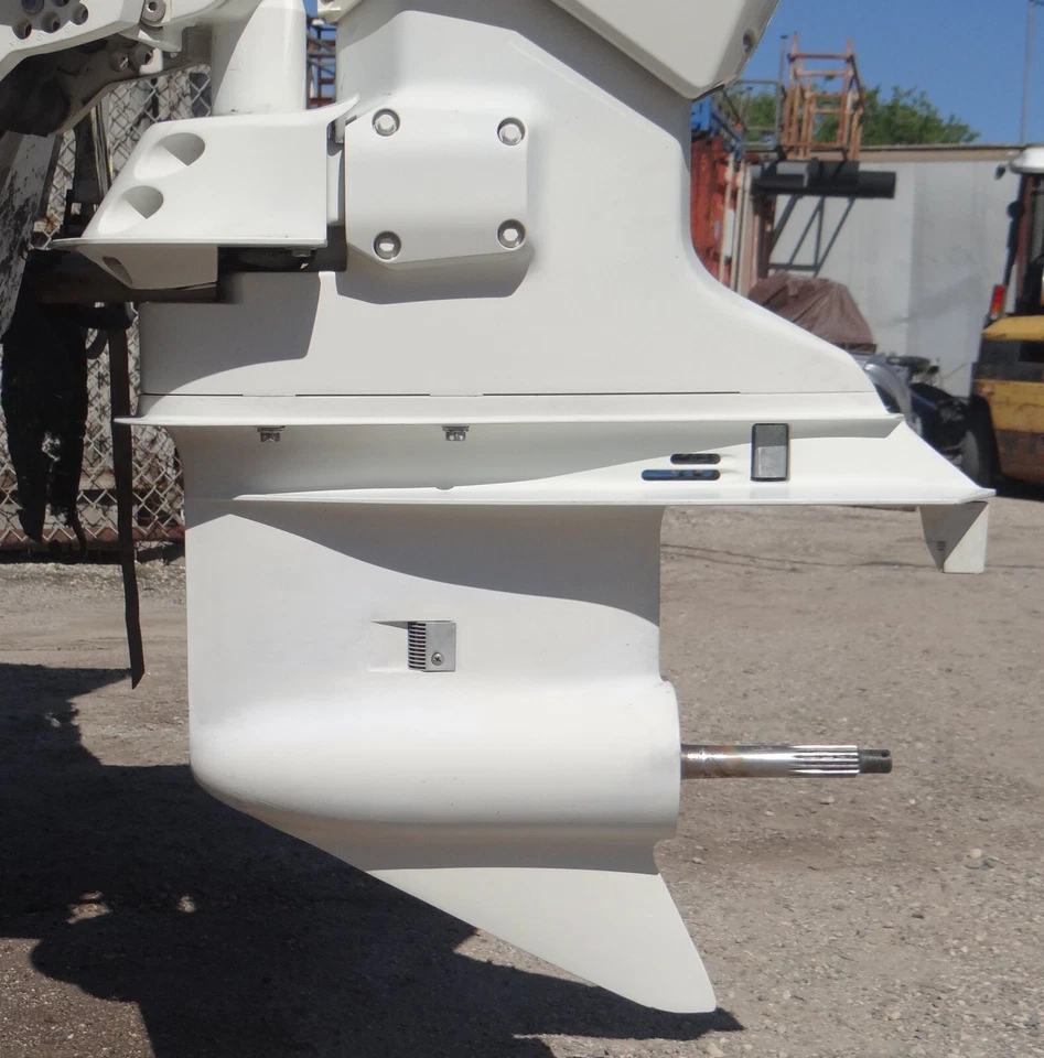 2009 BRP Evinrude 115 HP ETEC E-TEC 2-Stroke 25 Outboard Motor - Image 4