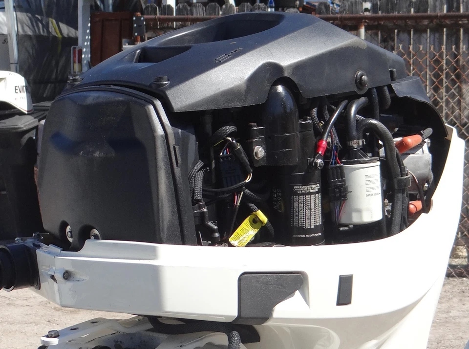 2009 BRP Evinrude 115 HP ETEC E-TEC 2-Stroke 25 Outboard Motor - Image 7
