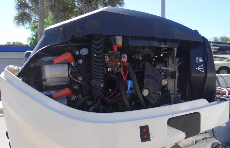 2009 BRP Evinrude 115 HP ETEC E-TEC 2-Stroke 25 Outboard Motor - Image 8