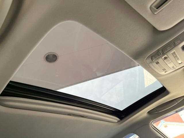 Toyota Crown 2016 - Image 4